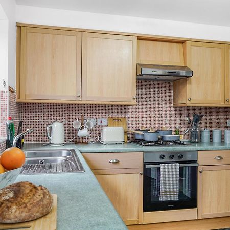 Station & Shops 3Min Walk I Heathrow 15 Mins I X2 Ensuites I Parking X2 Langley Marish Exterior photo