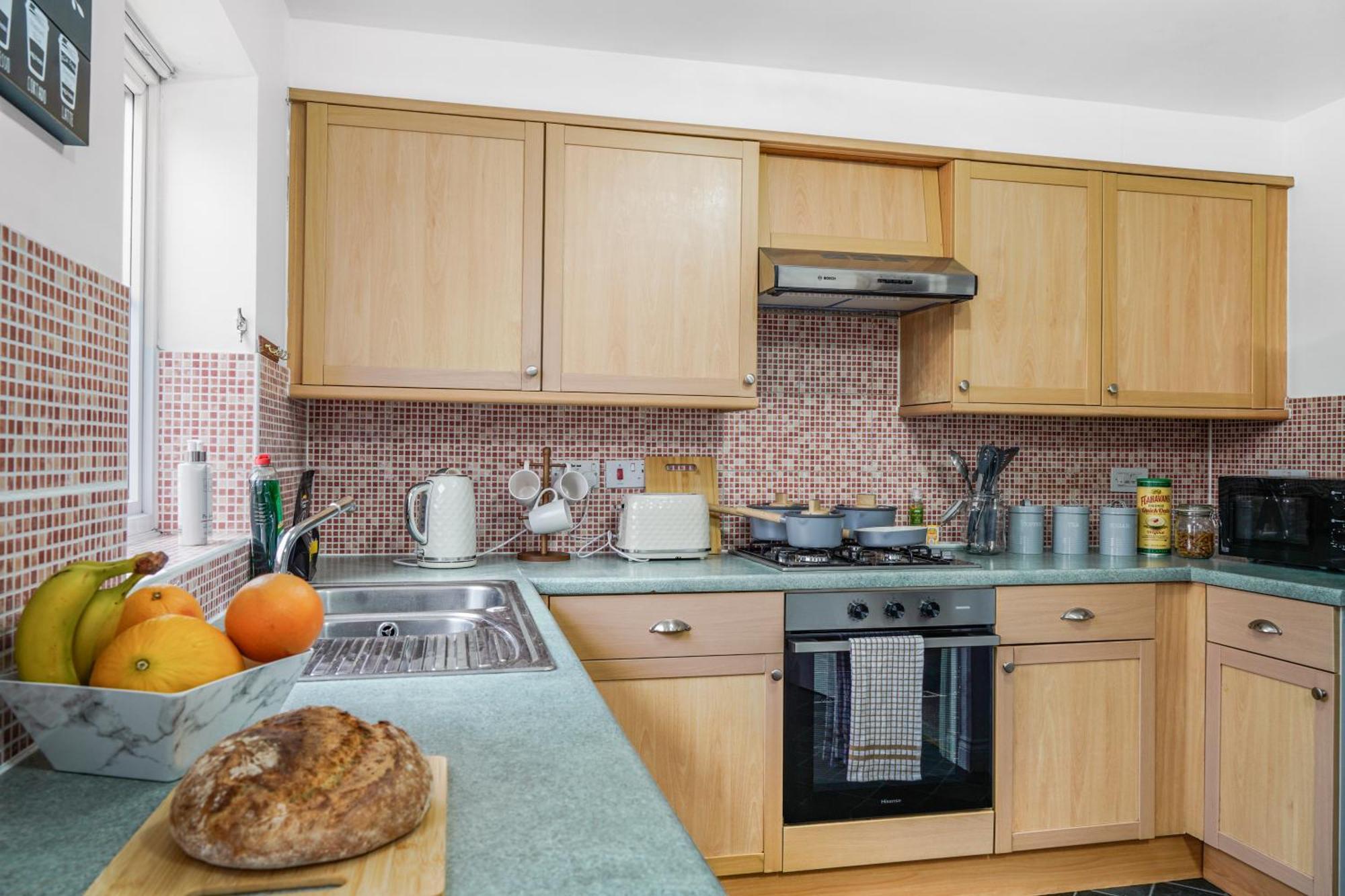 Station & Shops 3Min Walk I Heathrow 15 Mins I X2 Ensuites I Parking X2 Langley Marish Exterior photo