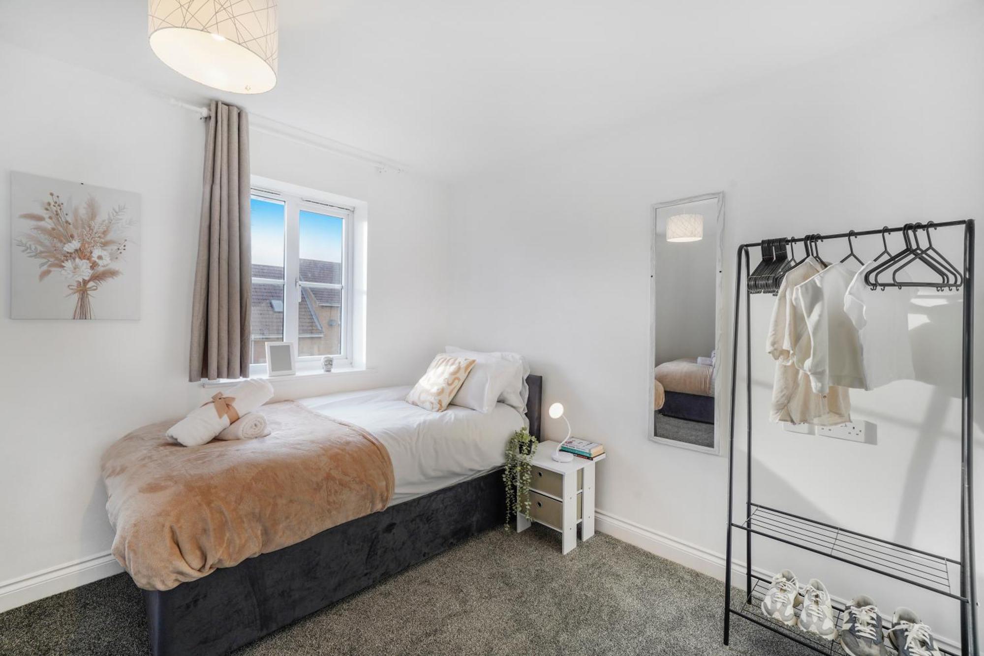 Station & Shops 3Min Walk I Heathrow 15 Mins I X2 Ensuites I Parking X2 Langley Marish Exterior photo