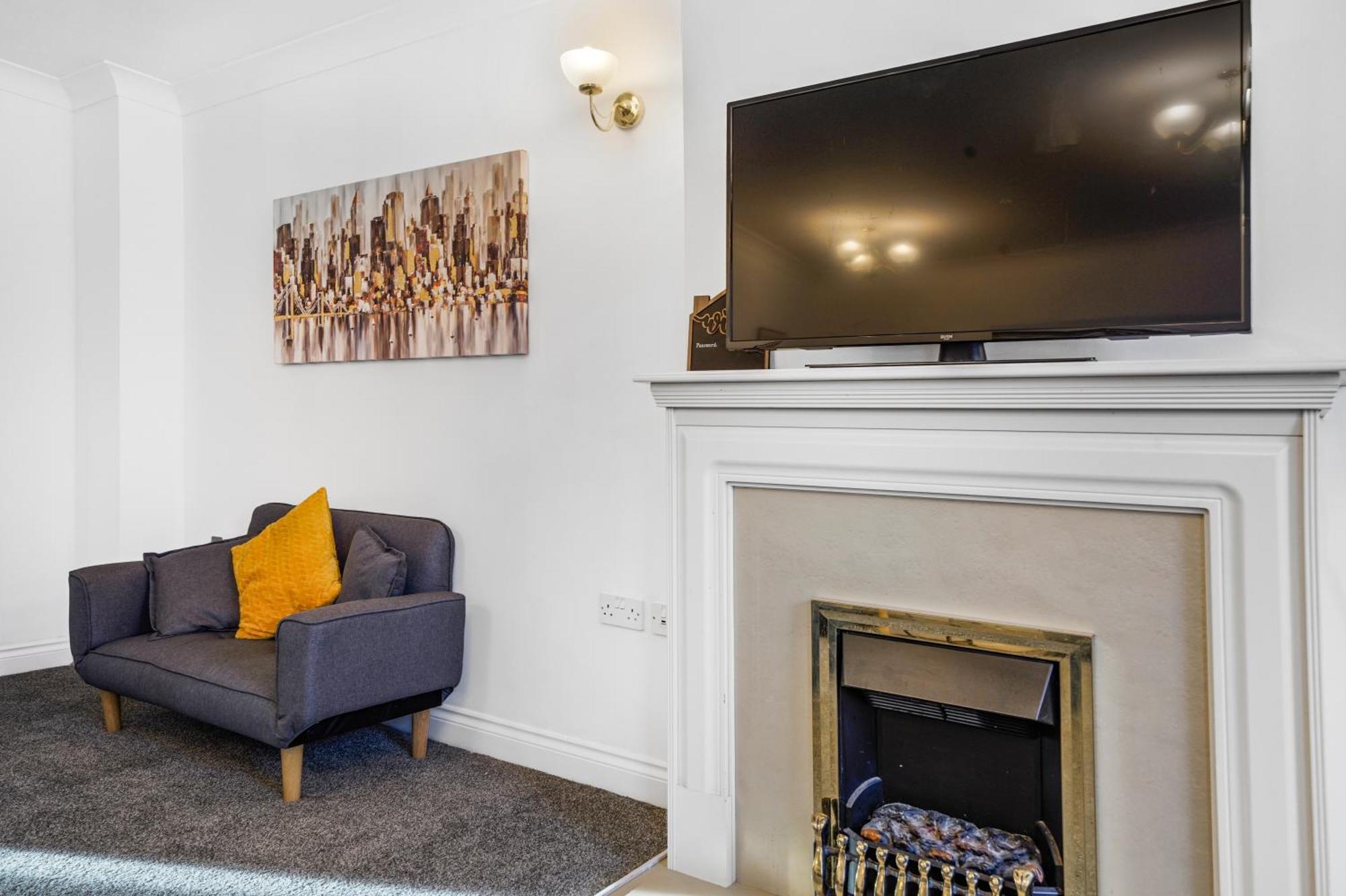 Station & Shops 3Min Walk I Heathrow 15 Mins I X2 Ensuites I Parking X2 Langley Marish Exterior photo