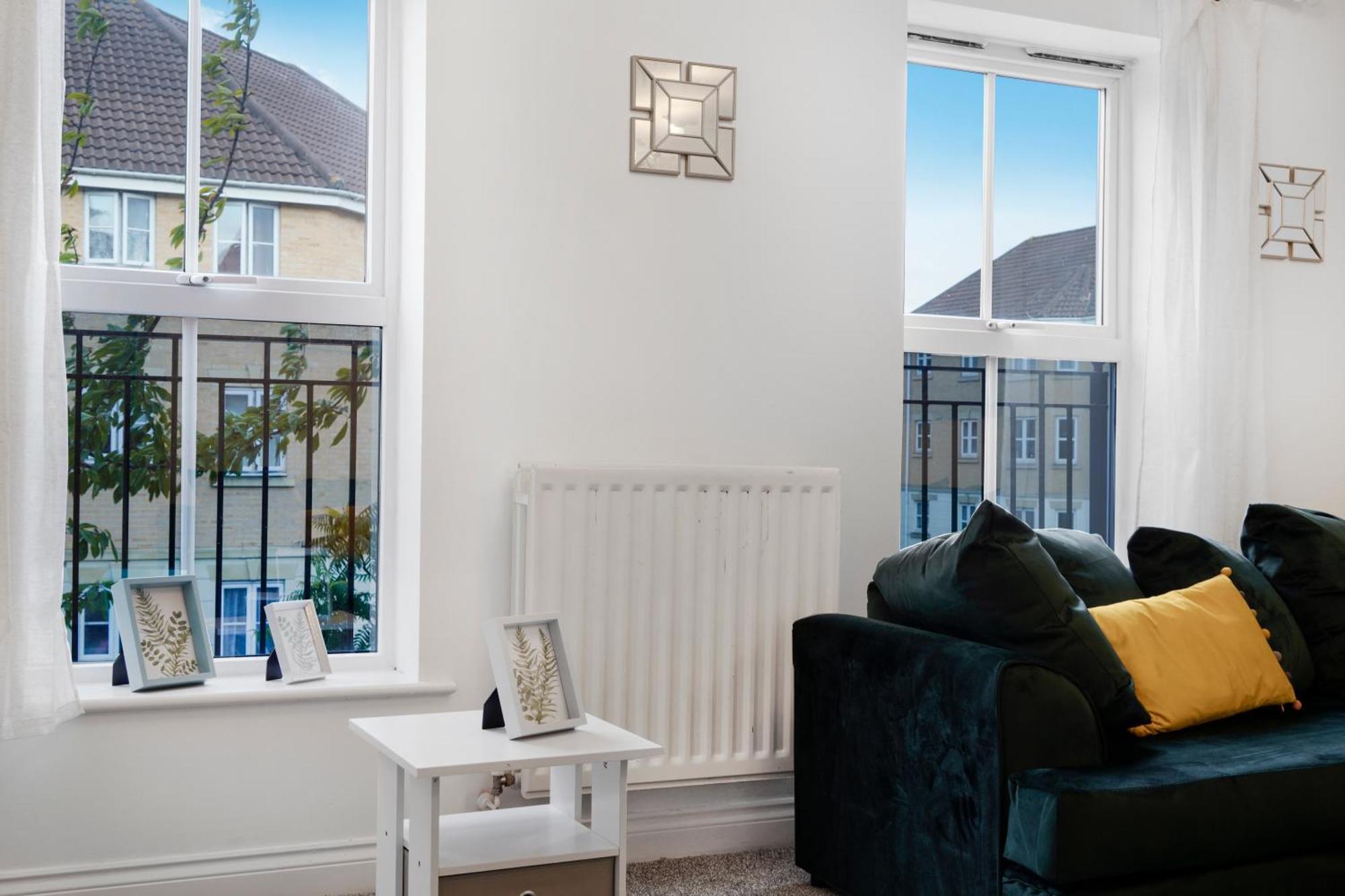 Station & Shops 3Min Walk I Heathrow 15 Mins I X2 Ensuites I Parking X2 Langley Marish Exterior photo
